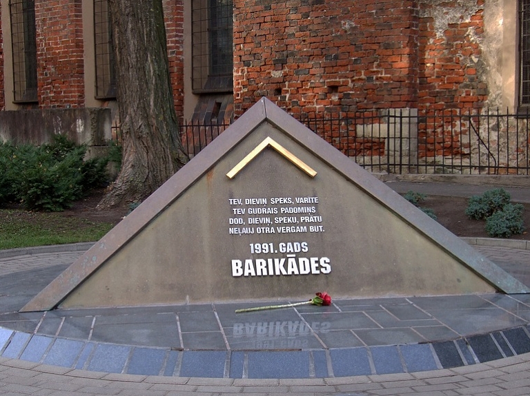 Dagdā notika barikāžu aizstāvju atceres diena

