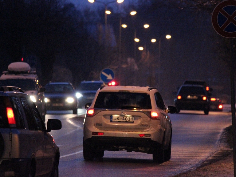 Pieņem kārtību, kādā aizliedzama vai ierobežojama satiksme

