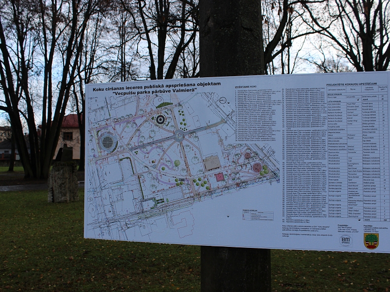 Valmierā notiks publiskā apspriešana par bīstamo un mazvērtīgo koku nozāģēšanu Vecpuišu parkā

