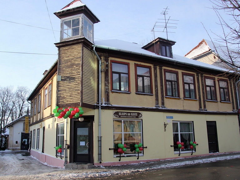 Tukumā durvis vēris mājražotāju un amatnieku produkcijas veikals "Klaips un Kaste"

