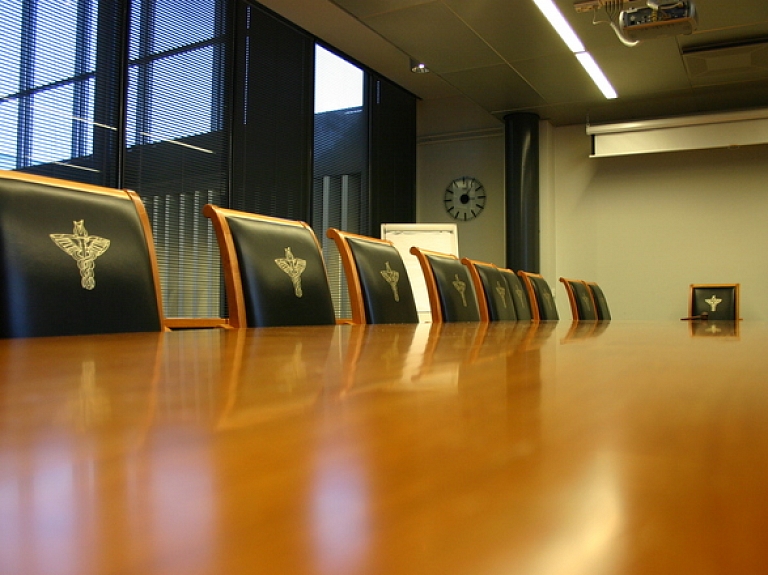 No Carnikavas novada domes priekšsēdētaja amata atcelts pirms mēneša ieceltais Krastiņš

