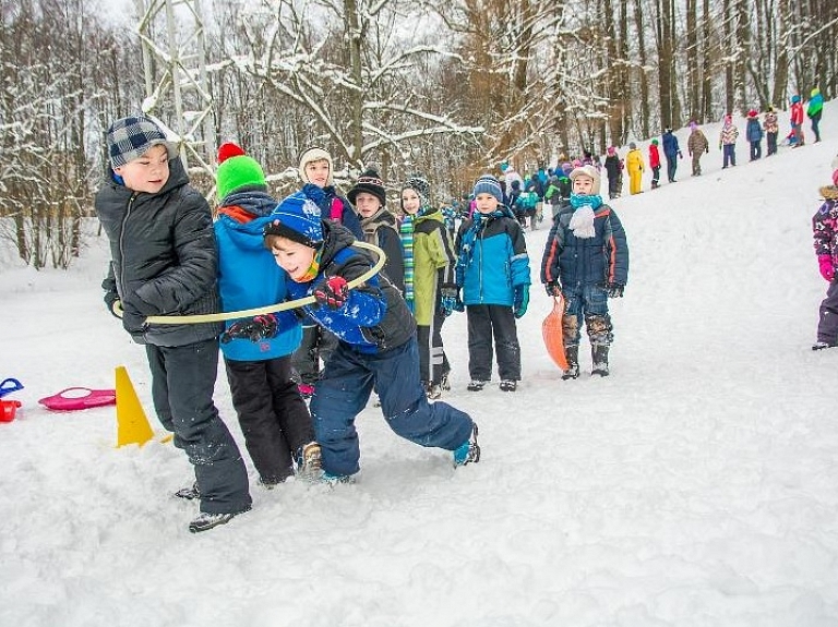 Limbažu skolēni svin piekto Pasaules sniega dienu 