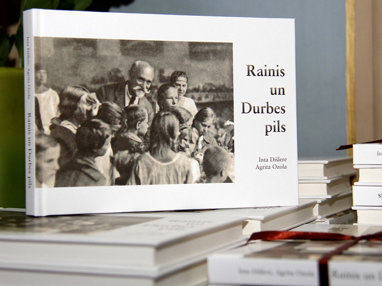 Atklāts katalogs "Rainis un Durbes pils" 


