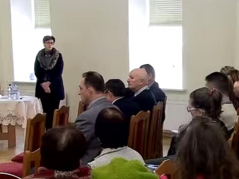 Vircavas pagasta iedzīvotāji negrib sadzīvot ar smakām

