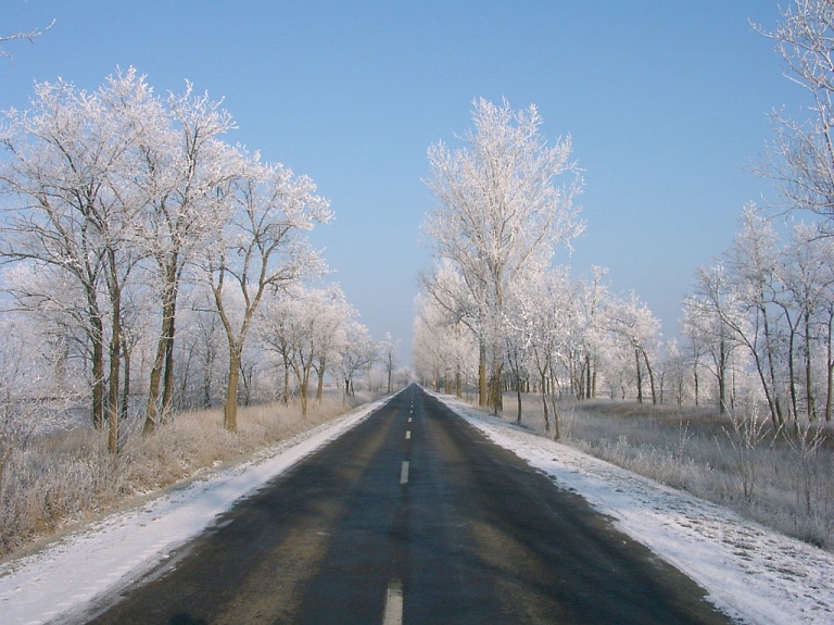 LVC mājaslapā apkopoti ziemas apstākļos īpaši sarežģīti izbraucamie valsts autoceļu posmi

