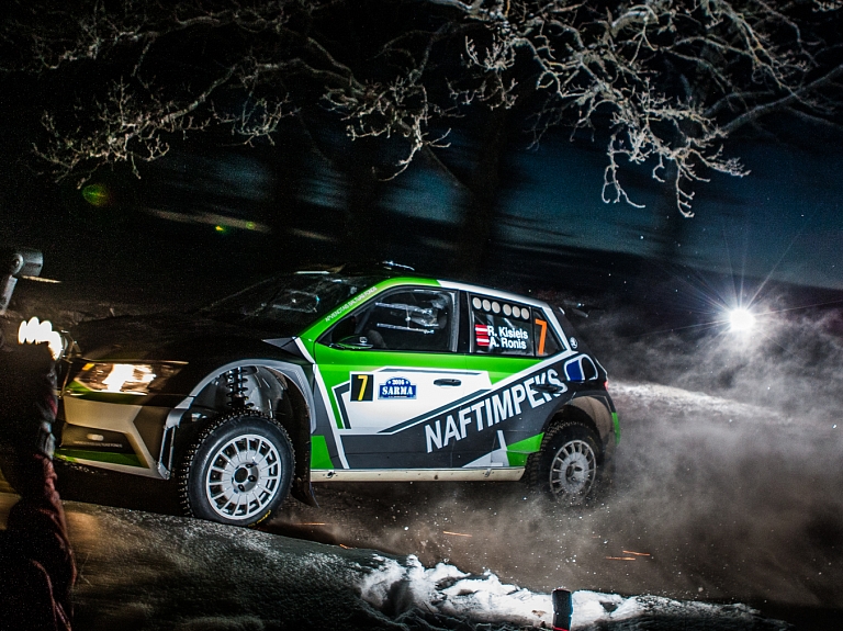Pēc rallija "Sarma 2016" pirmās dienas vadībā Raimonds Kisiels un Arnis Ronis

