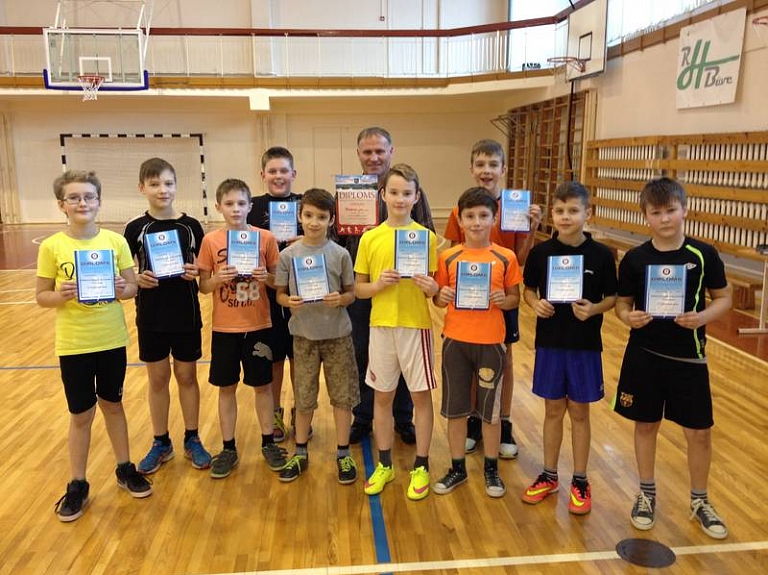 Krāslavā aizvadītas sacensības tautas bumbā

