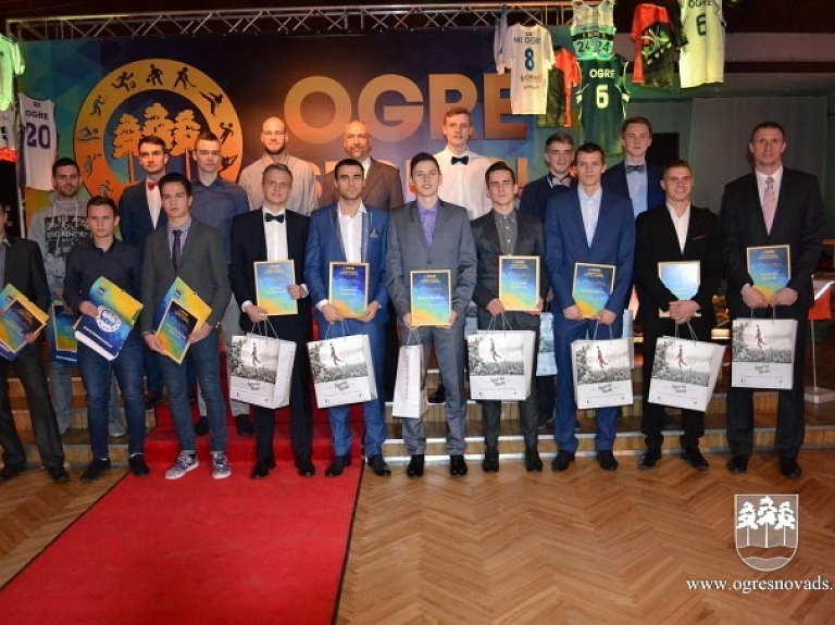 Par sasniegumiem 2015.gadā sumina Ogres novada sportistus

