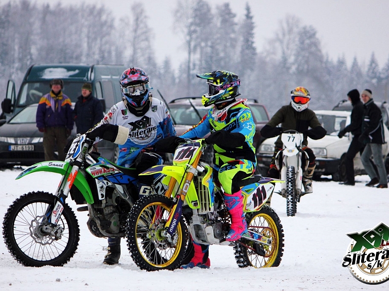 Aizvadīts pirmais Latvijas čempionāta posms skijoringā un ziemas motokrosā

