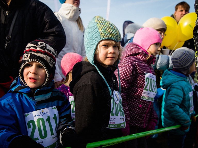 Ziemas sporta svētkos skolu komandas aicinātas piedalīties bez maksas

