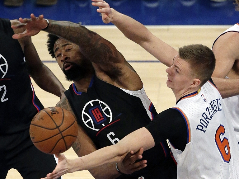 Porziņģis gūst 15 punktus papildlaika zaudējumā pret "Thunder"

