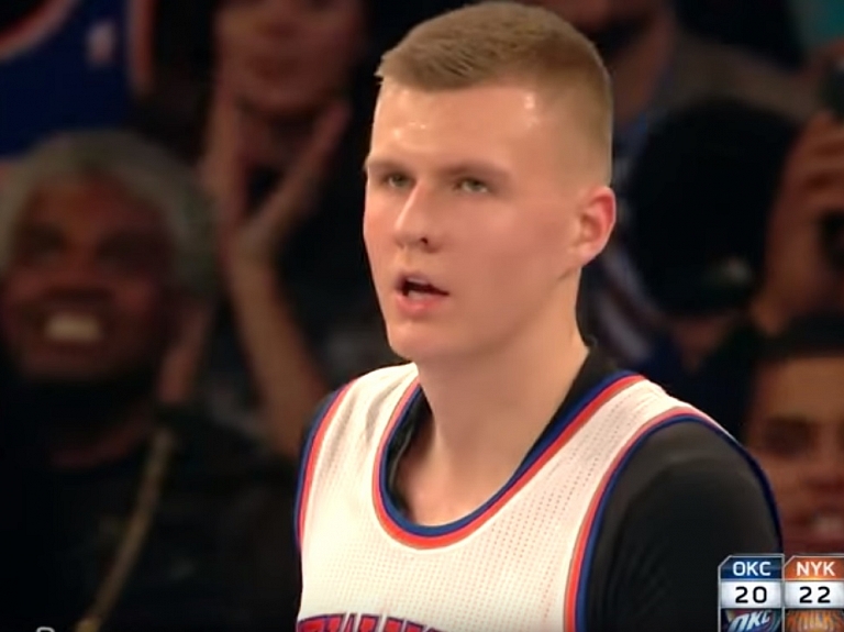 Video: Porziņģis "Knicks" spēlē pret "Thunder" gūst 15 punktus