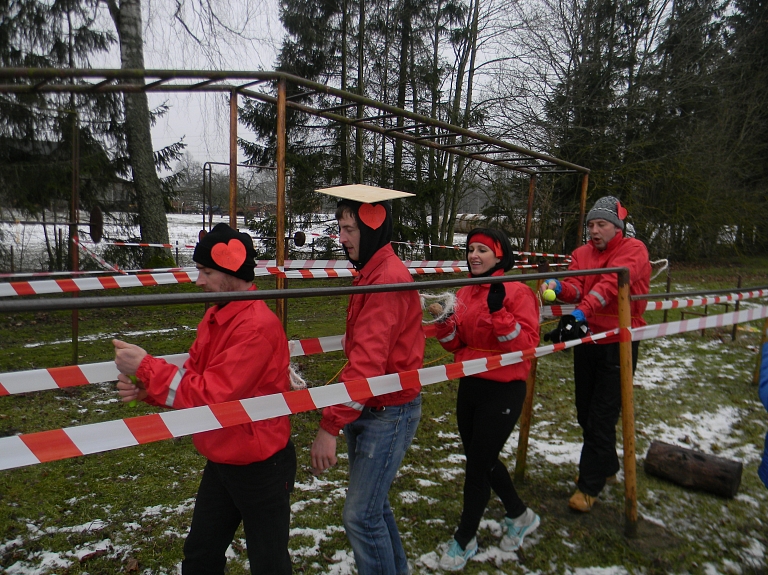 Kuldīgas novadā Vārmes pagastā rīko Amizantās sporta spēles

