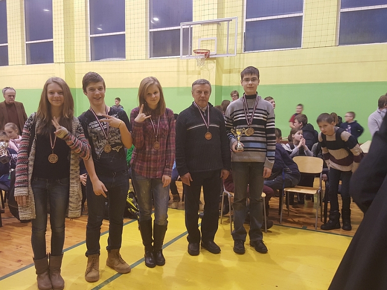 Panākumi Līvānu jaunajiem dambretistiem

