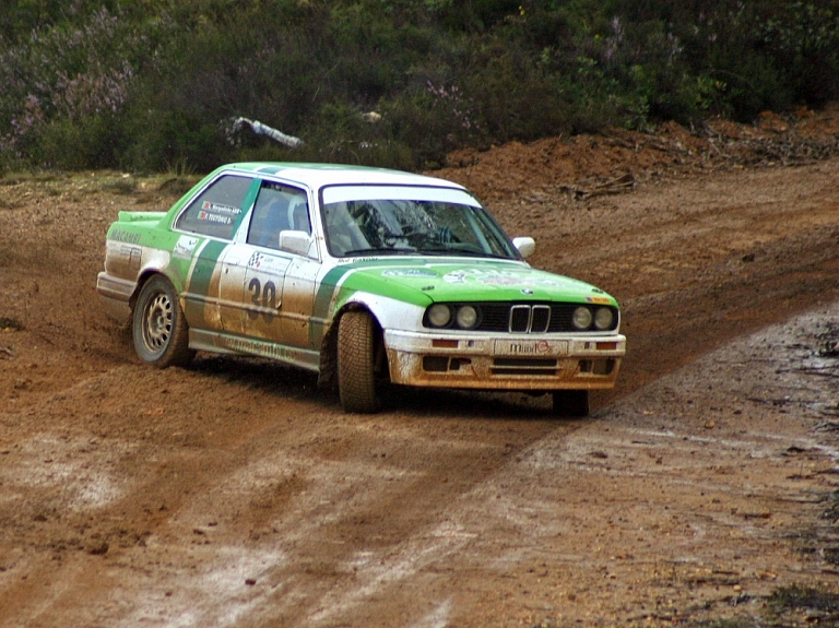 FIA Eiropas rallija čempionāta fani tiekas Kuldīgas skatpunktā

