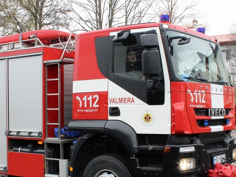 Siguldas apkaimē VUGD saņem izsaukumus stiprā vēja radīto postījumu likvidēšanai 

