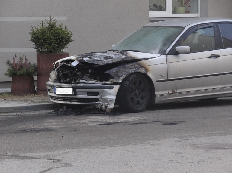 Saulkrastos aizdegusies automašīna