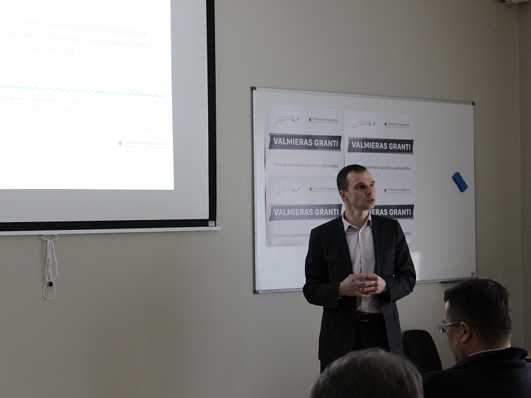 Vidzemes Augstskolā prezentē zinātniskos projektus 

