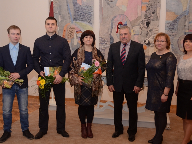 Svinīgo solījumu par uzticību Latvijas Republikai Jēkabpilī nodod trīs pilsonības pretendenti