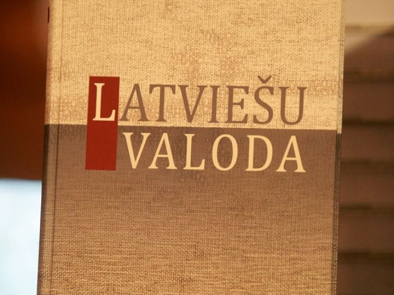 Plāno veidot interaktīvu tālmācības platformu latviešu valodas apguvei, tajā ieguldot vismaz 55 000 eiro

