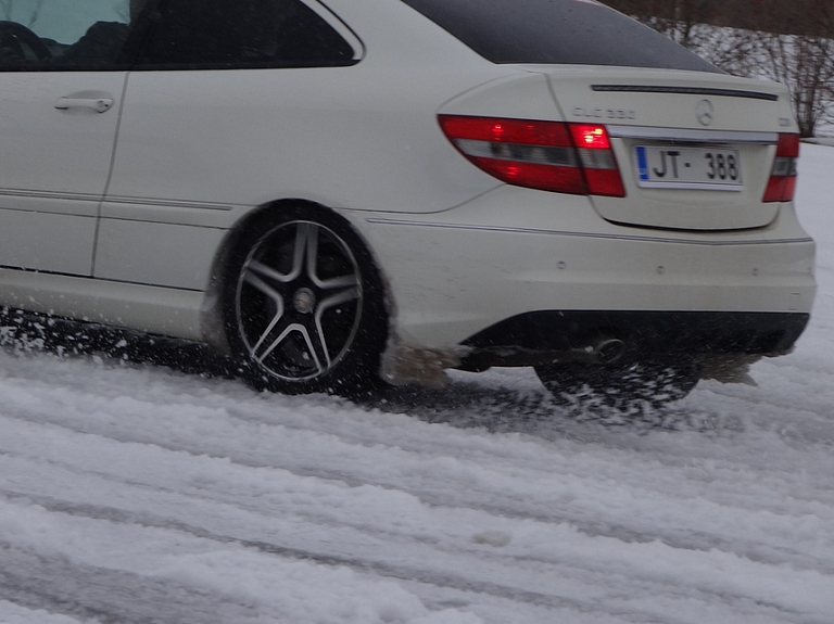 Aizkraukles apkārtnē uz reģionālajiem ceļiem apgrūtināta braukšana