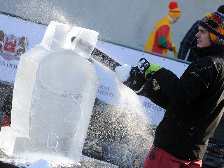 Jelgavas ledus skulptūru festivālā triumfē lietuvieši

