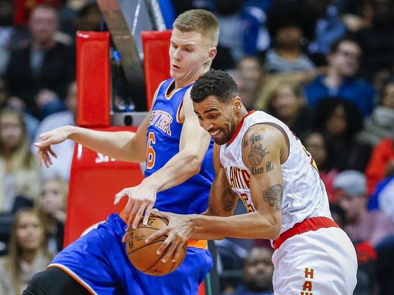 Porziņģis savāc "double-double"; "Knicks" piedzīvo kārtējo zaudējumu bez Entonija

