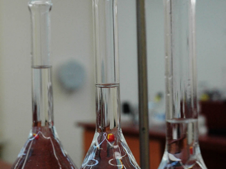 Pirmie Ādažu Vējupes piesārņotā ūdens analīžu rezultāti atbilst virszemes ūdens kvalitātei

