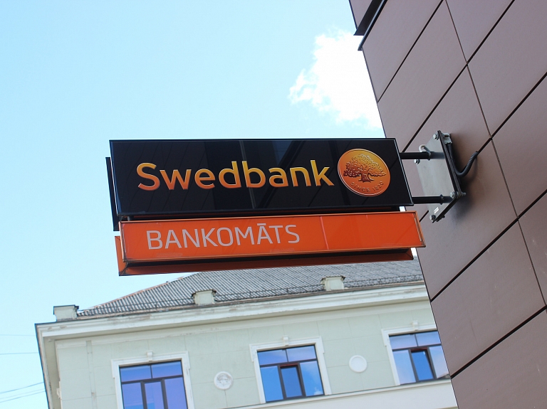 "Swedbank" pērn uzņēmumiem aizdevusi 526 miljonus eiro