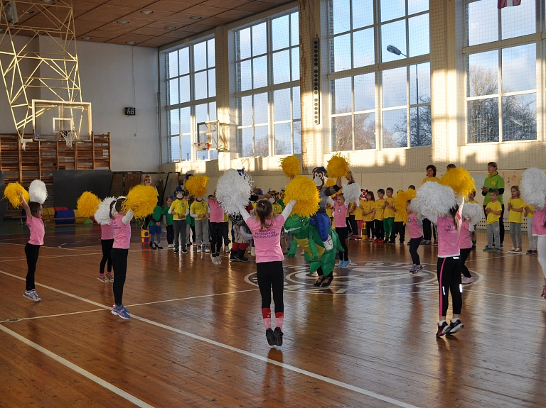 Ādažos aizvadīts pirmsskolu sadraudzības sporta pasākums "Bumbu spēles"