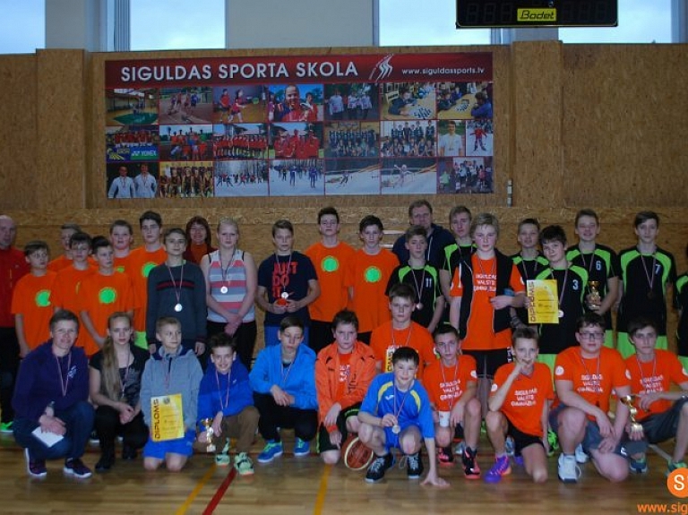 Aizvadītas Siguldas novada skolu atklātās sacensības basketbolā

