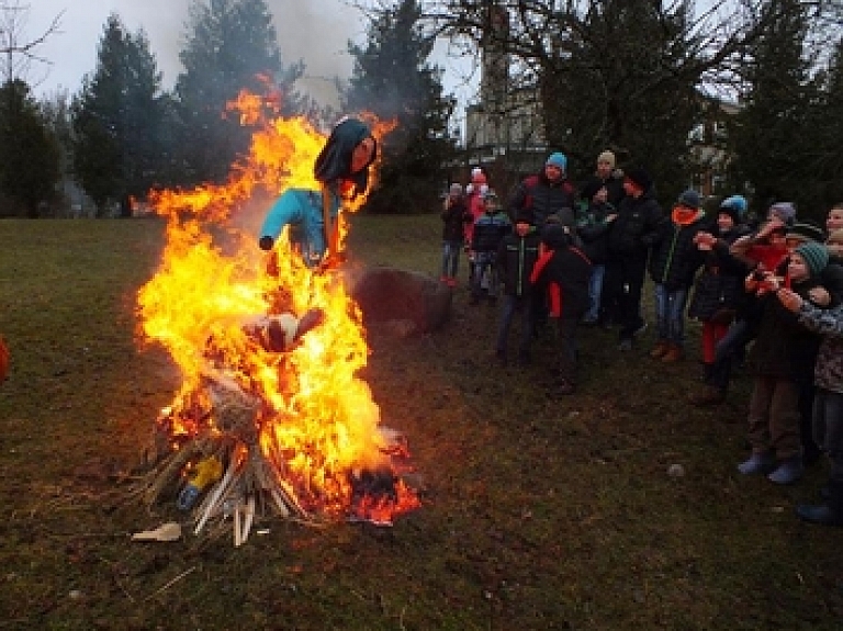 Andrupenieši atvadās no ziemas

