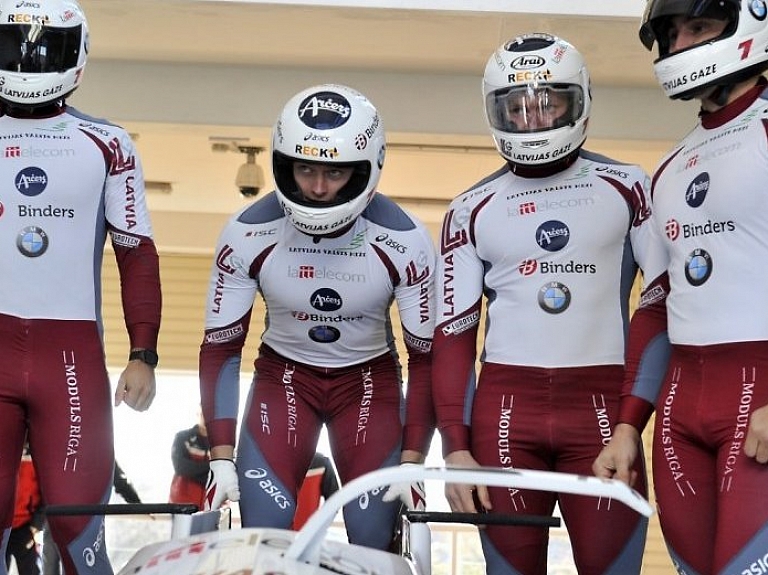 Bobslejista Melbārža divnieku ekipāža izcīna piekto vietu pasaules čempionātā


