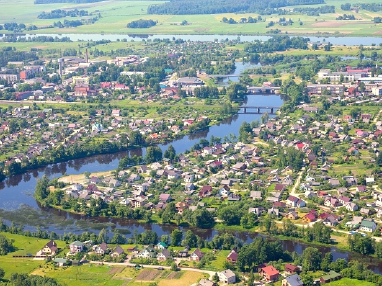 Līvānu novada pašvaldības pārstāvji un uzņēmēji pārrunās šī gada plānus

