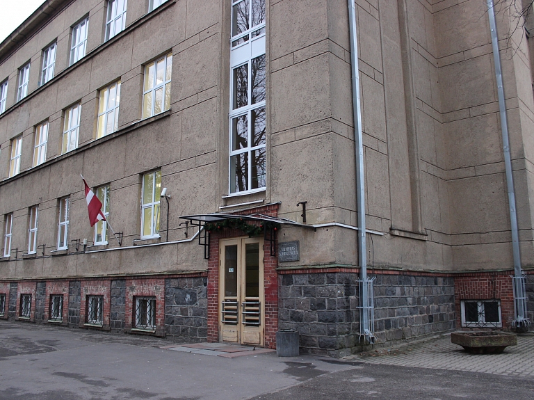 Valmierā atklās iekštelpu vingrošanas stieņu parku


