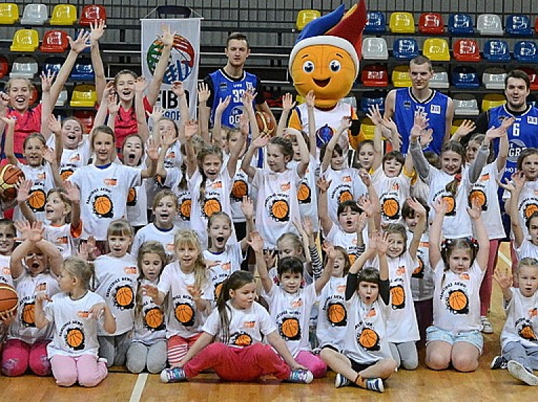 "Basketbols aicina" ciemosies Saldū