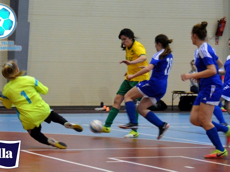 Talsos noskaidros Latvijas meiteņu telpu futbola čempionāta medaļnieces

