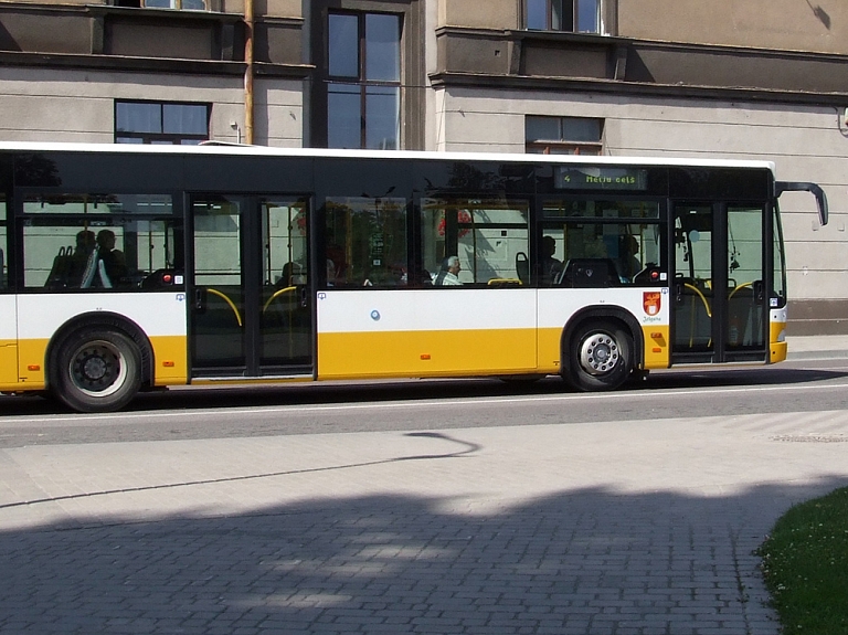 "Jelgavas autobusu parku" pašvaldība dotēs ar 1,3 miljoniem eiro