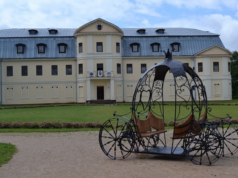 Krāslavas pils kompleksā plānota dārznieka mājas konservācija

