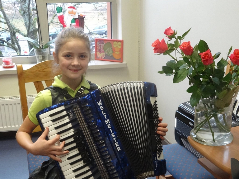 Ādažniece Zita Toma iegūst pirmo vietu jauno akordeonistu Valsts konkursā