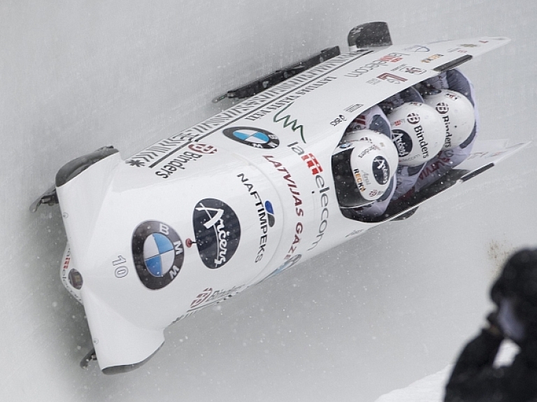 Arvis Vilkaste ar komandu iegūst zeltu Pasaules čempionātā bobslejā

