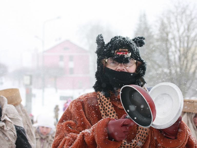 Madonā aizvadīts Starptautiskais Masku tradīciju festivāls
