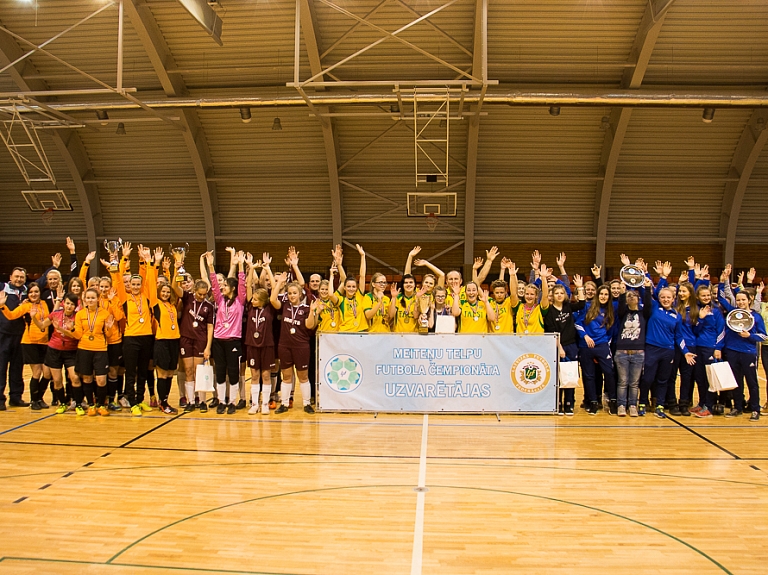 Talsu futbolistēm uzvara Latvijas meiteņu telpu futbola čempionātā

