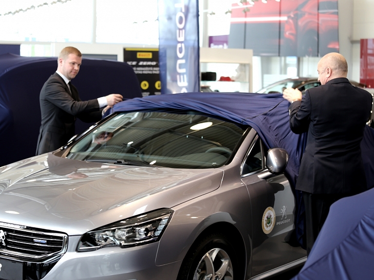 "Peugeot" kļūst par oficiālo Latvijas Futbola federācijas auto