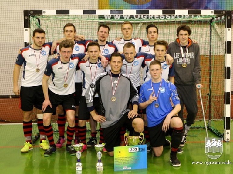 "Ogres SC" telpu futbola komanda triumfē novada čempionātā