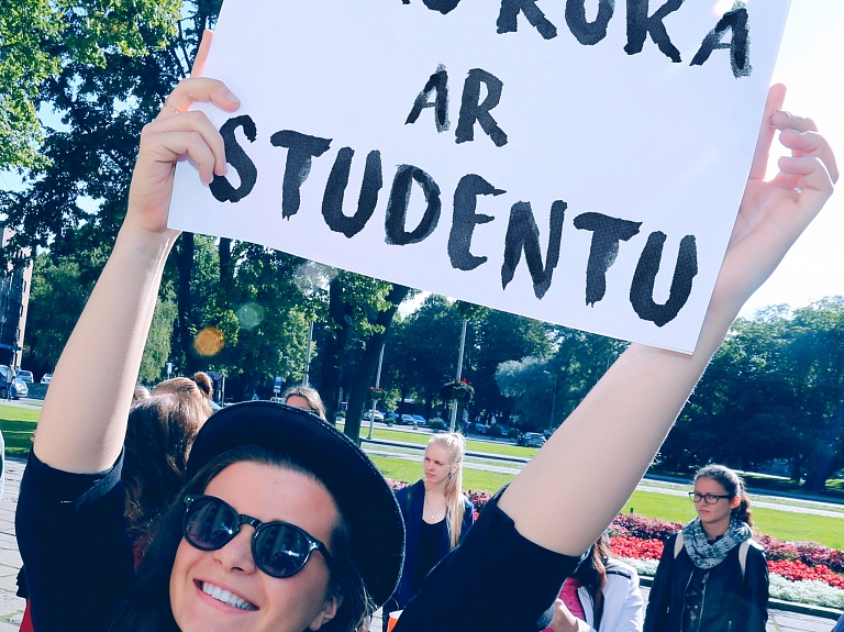 Skolēni aicināti ēnot LiepU studentus pasākumā "Roku rokā ar studentu"

