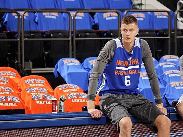 Porziņģim piezīmju problēma; "Knicks" neveiksmes turpinās

