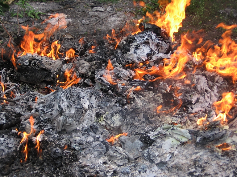 Liepājā, aizdegoties atkritumiem, cieš vīrietis

