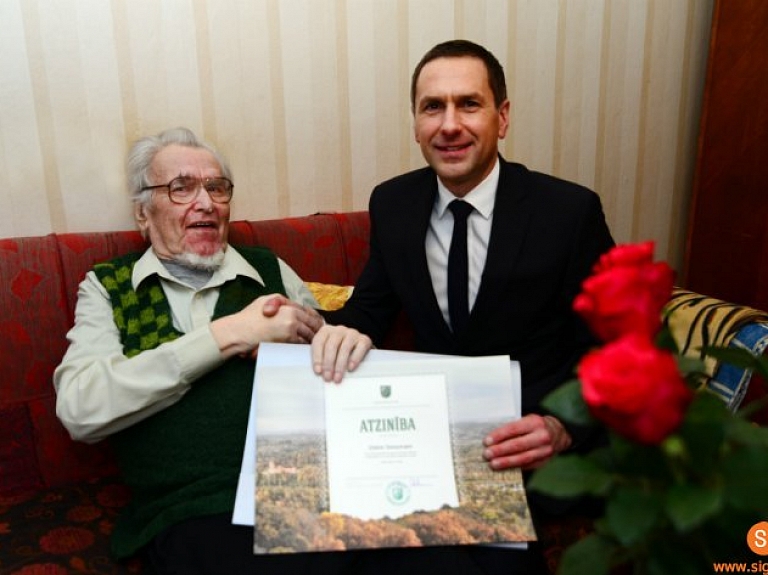 Siguldas novada balva par mūža ieguldījumu sportā – Uldim Deisonam

