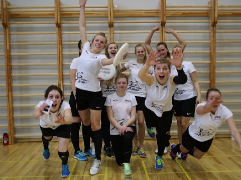 Latvijas Frisbija Čempionāta Valmieras frisbijistēm bronza; puišiem - devītā vieta